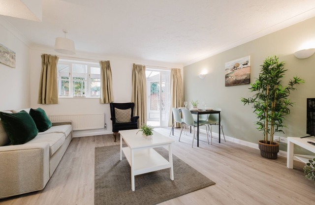 Modern & comfortable 3 bed house
