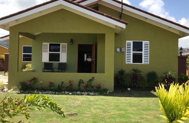 Modern, Comfortable Island Villa In Gated Community With Clubhouse Amenities