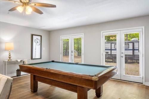 Modern Comforts, Classic Charm: Neighborhood Gem