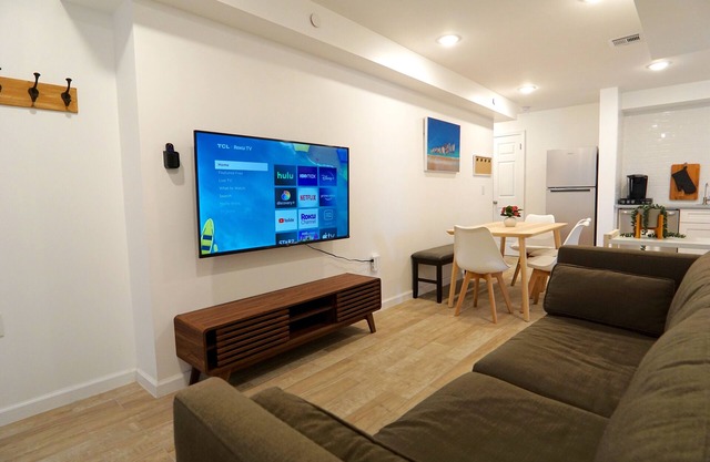 Modern Comfy Beach Getaway with Deck and Parking - 604 #4