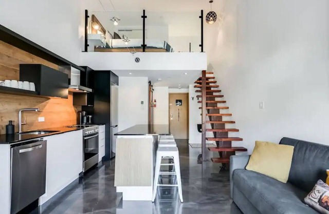 Modern condo 10 min. drive from ski resort, with mountain views