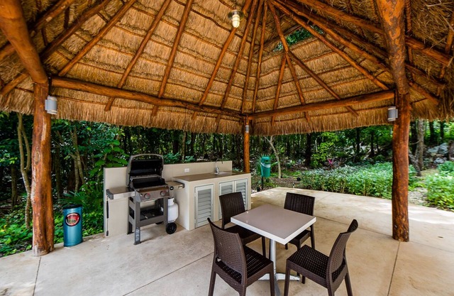 Modern Condo in Gated Comm. Pool, WiFi in Gorgeous Tropical & Tranquil Setting