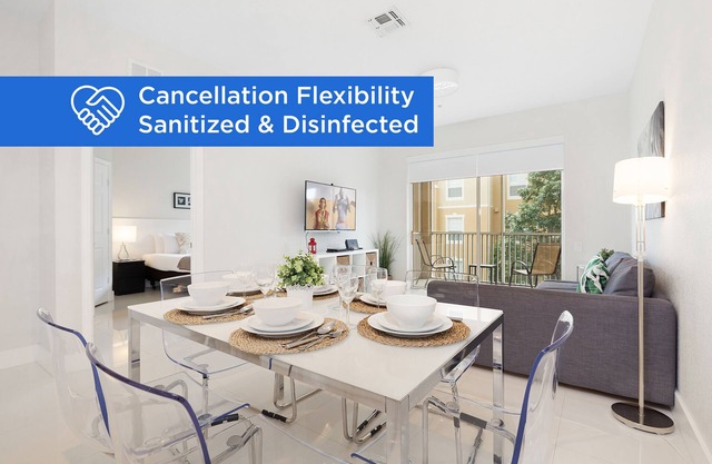 Modern condo in resort, 5 min to Disney. WiFi, water slides, pool, arcade!