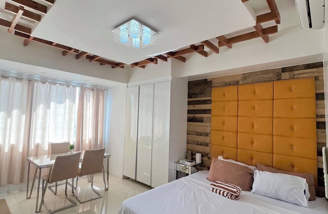 Modern Condo w/Stunning Views, AC and WiFi in enchanting Cebu City