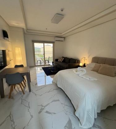 Modern Condo with Pool near Casinos in Clark