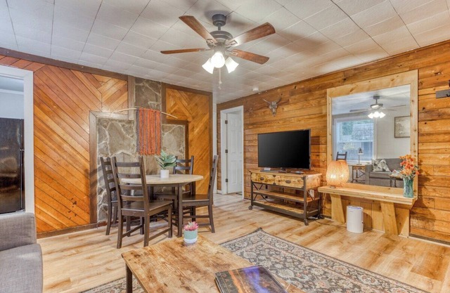 Modern Conveniences, Rustic Charm - Mt Air Unit 12