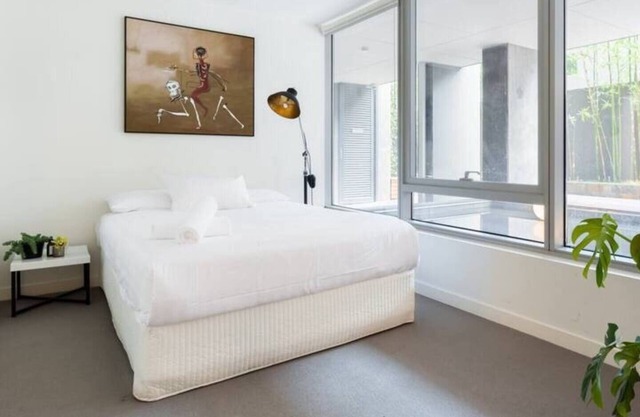 Modern Cosmopolitan Retreat on Toorak Rd