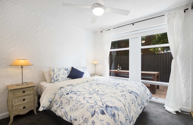 Modern & Cosy Courtyard | Glenelg North| 2 bdrm