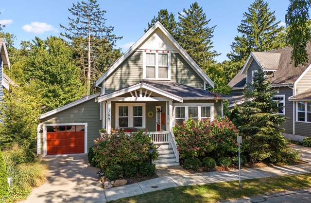 Modern Cottage "M" Luxury home w/hot tub, community pool-walk to town & beach
