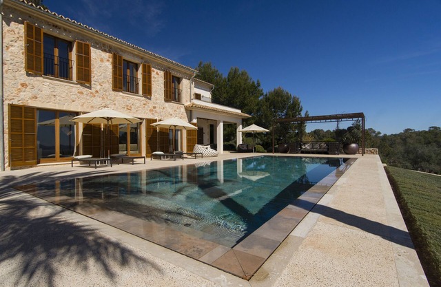Modern country house for holidays in paradise with its own tennis court