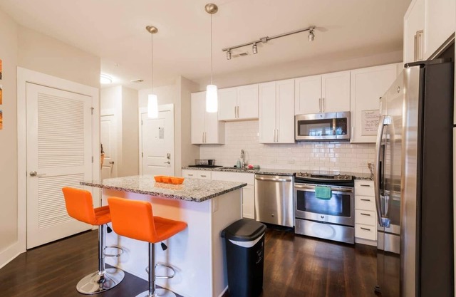 Modern Cozy 1BR ◉ Gym ◉ Balcony ◉ Free Parking