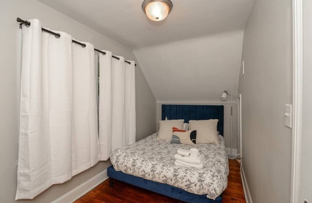 Modern & Cozy 2BR Home – Elevate Your Stay!