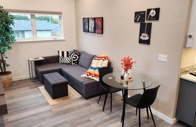 Modern Cozy Furnished Retreat in Fabulous Eugenen