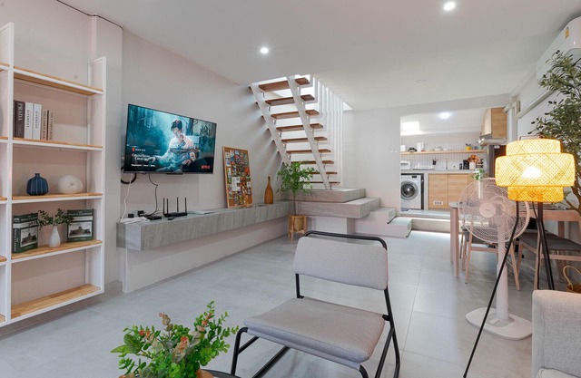 Modern & Cozy Townhome 2BR w/Spacious living area -5min to Walking St market