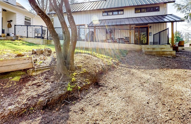 Modern creekside cottage with patios, yard & great location for exploring