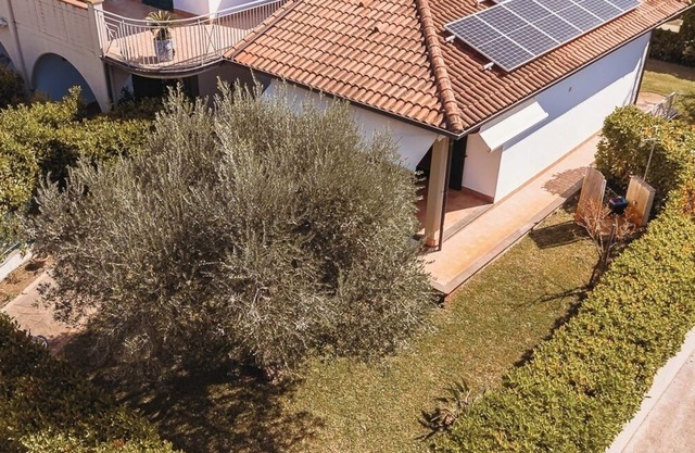 Modern detached villa in residential area only 140 mt from the sea.