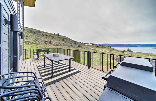 Modern Davenport Home w/Water View & Grill!