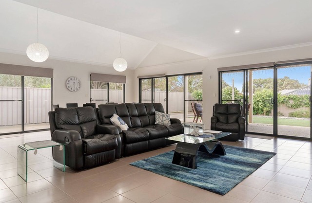 Modern Dawesville Foreshore Family Escape with Views