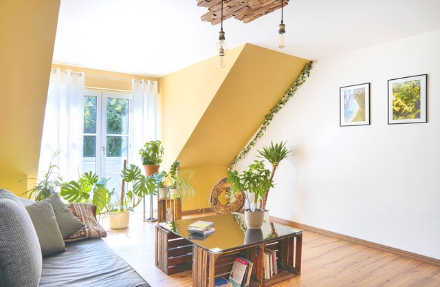 Modern, cozy & central - kitchen, parking space, Netflix & more