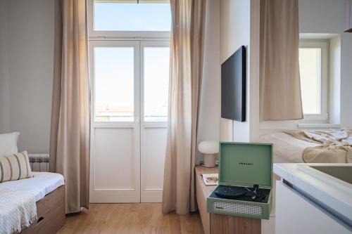 Modern design studio with fast WI-FI & balcony