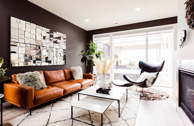 Modern Designer Home with Hot Tub, Deck, WIFI, Grill & Garden Views