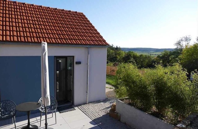 Modern detached vacation home for two on the edge of the village in the Bavarian Rhön.