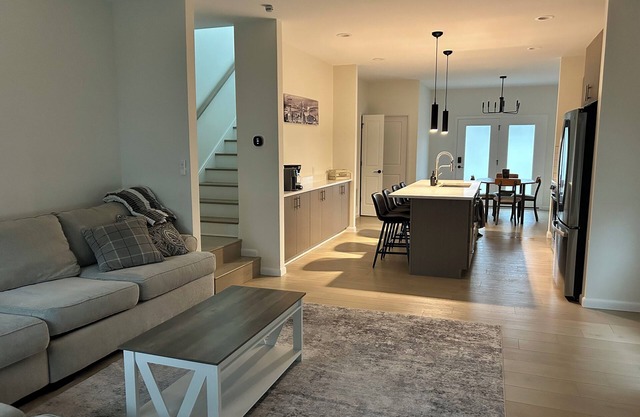 Modern Downtown Oasis – Brand New 3BR Getaway in the Heart of Cleveland!