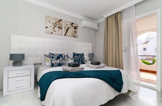 Modern duplex 6303 - great facilities onsite