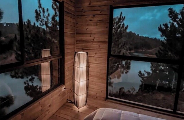 Modern Duplex Cabin With Kitchen, Jacuzzi and Lake