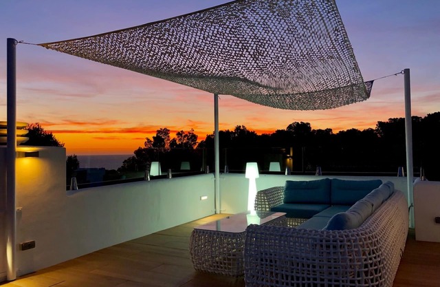 Modern villa with private pool, BBQ and sea view