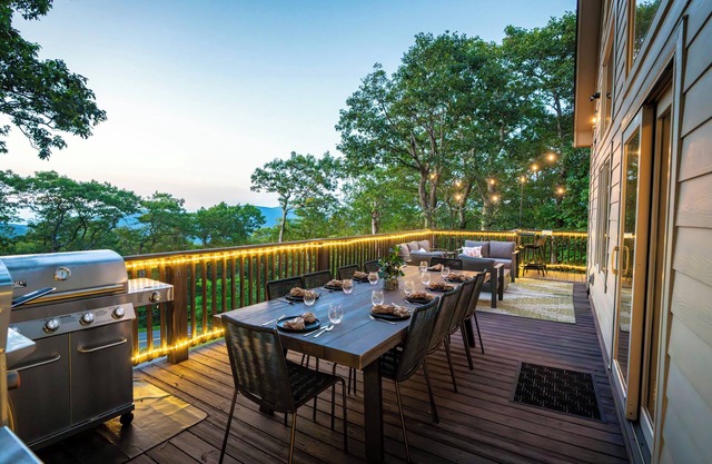Modern Escape-Massage Chair, Hot Tub, Sauna, Family Friendly, Game Room, 4 Decks