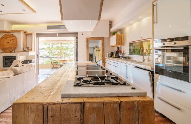 Modern Family apartment Athens