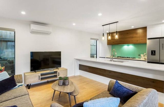 Modern Family Central Townhouse | Wifi & Aircon