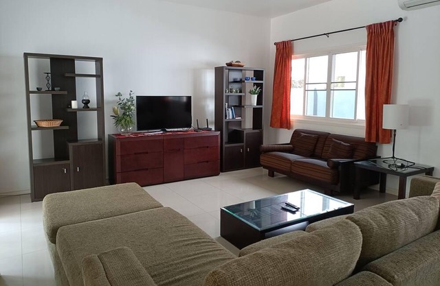 Modern family friendly bungalow, with pool and table tennis