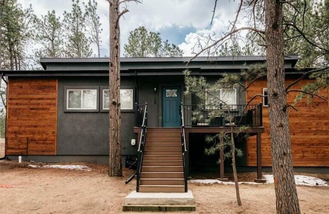 Modern Family Getaway w/Hot tub in the Mtns