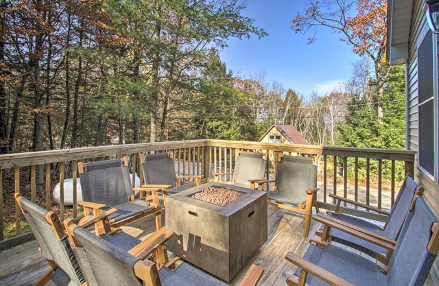 Modern Family Home ~ 10 Mi to Ski Cranmore Mtn!