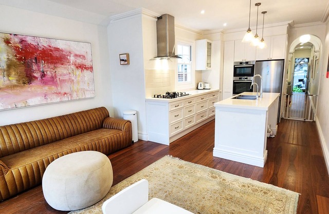 Modern Family Home In Paddington - 3 bedrooms, 2.5 bathroom, courtyard