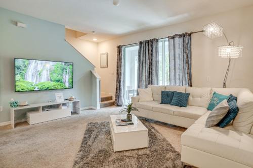 Modern Family Townhome with Patio in Riverview!