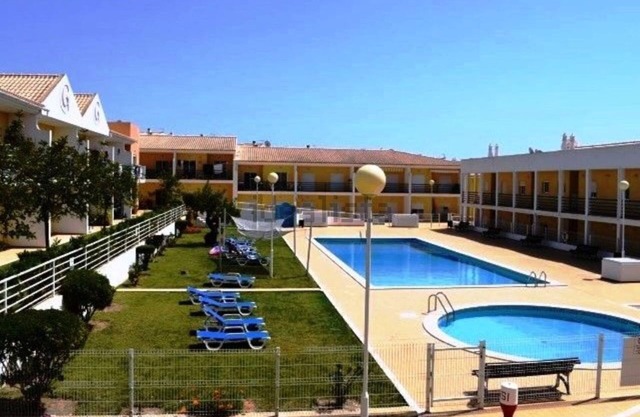 Modern family Villa, Guia - Beaches,Swimming pool, kids' playground. Very quiet.