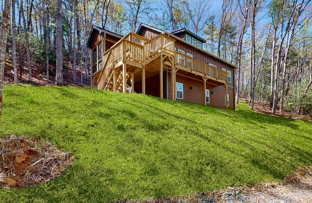 Modern farm style, dog friendly cabin with game room and screened in deck