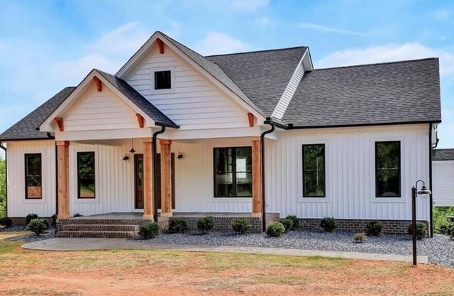 Modern Farmhouse with VIEWS!