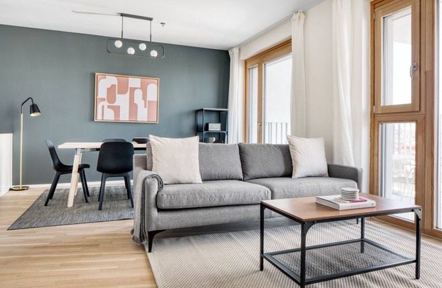 Modern Favoriten 3BR w/Roof, Gym & Lounge, 1min to HBF, by Blueground