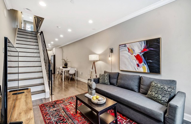 Modern Fishtown 4Bed/3Bath w/Roof-deck + Patio!