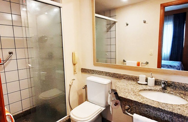 Modern flat close to everything! Wifi included!
