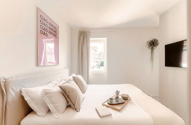 Modern flat close to the walled city of Como (Floristeria Apartment)