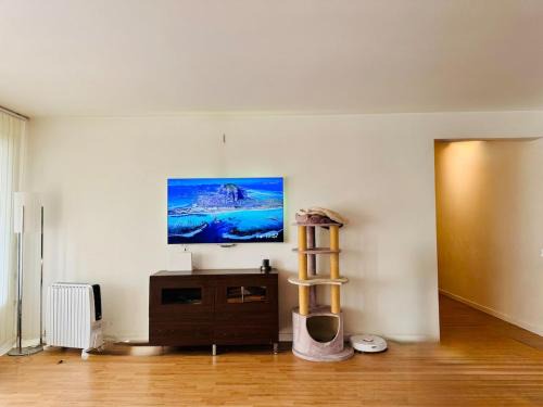 Modern Flat Near Metro Garage 85SM