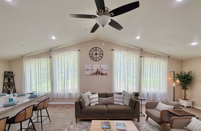 Modern Forest Escape with Private Meadow 1 hr Yosemite Home Away From Home