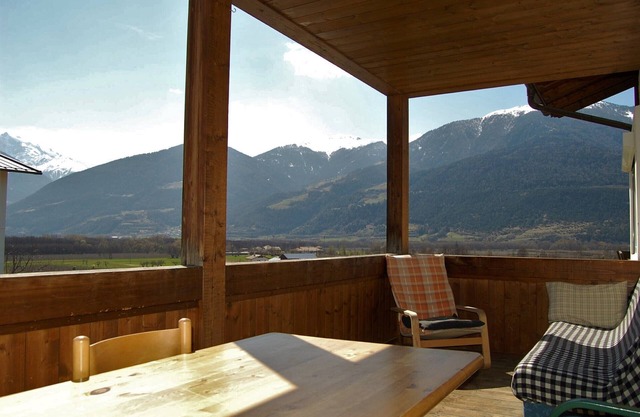 Modern furnishings - Parterre balcony - close to the center - connection - bus-train