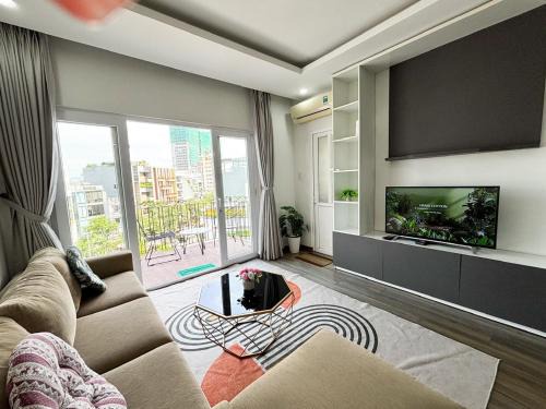 Modern Garden Apt by Dragon bridge