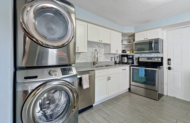 Modern German Village 3 Bed – Chic Home in Popular Neighborhood!
